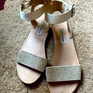 Steve Madden white sandals